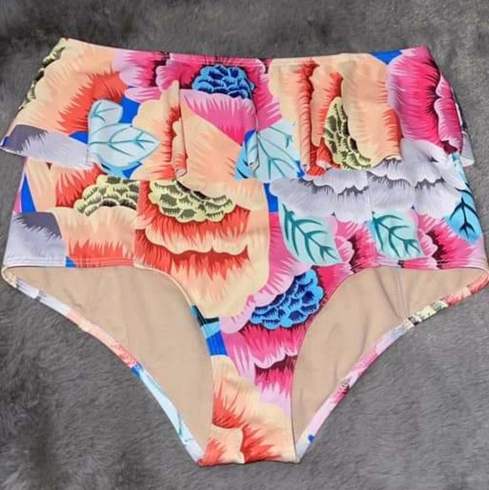 💥ISO💥Oversized Floral Peplum Bottoms